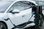 Para a importância da infraestrutura de recarga de carros elétricos no Brasil, ela é fundamental para viabilizar a adoção em