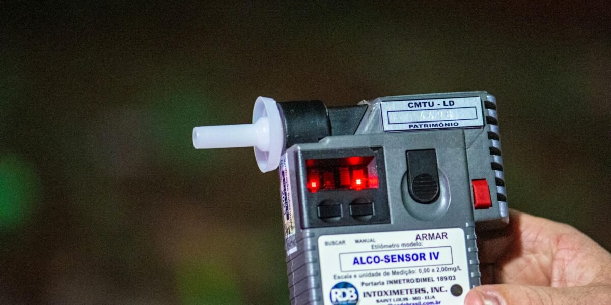 Para entender a importância dos sensores e câmeras nos carros atuais, é fundamental reconhecer que eles são a espinha dorsal