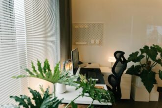 Home Office de Alta Performance: Guia Completo para Configurar Seu Espaço e Maximizar a Produtividade — como configurar home