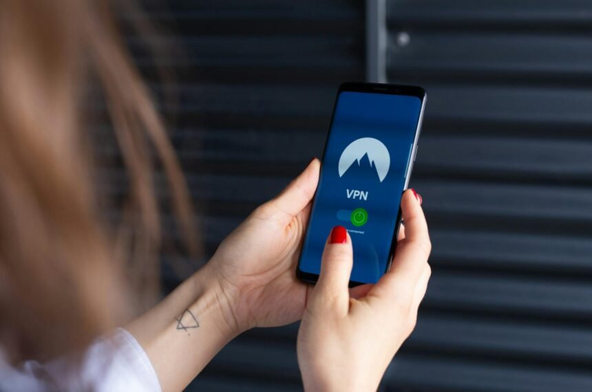 Como Proteger o Celular de Vírus e Hackers: O Guia Definitivo para Blindar seu Smartphone — como proteger o celular de vírus