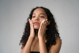 Pele Radiante Sem Gastar Muito: O Guia Definitivo de Skincare Econômico — dicas de skincare para ter pele bonita sem gastar m