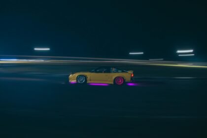 Para assistir no automobilismo em 2026, foque nas grandes mudanças regulamentares da Fórmula 1, o avanço da eletrificação em