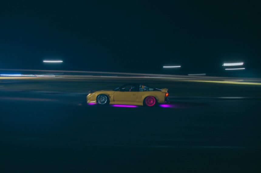 Para assistir no automobilismo em 2026, foque nas grandes mudanças regulamentares da Fórmula 1, o avanço da eletrificação em