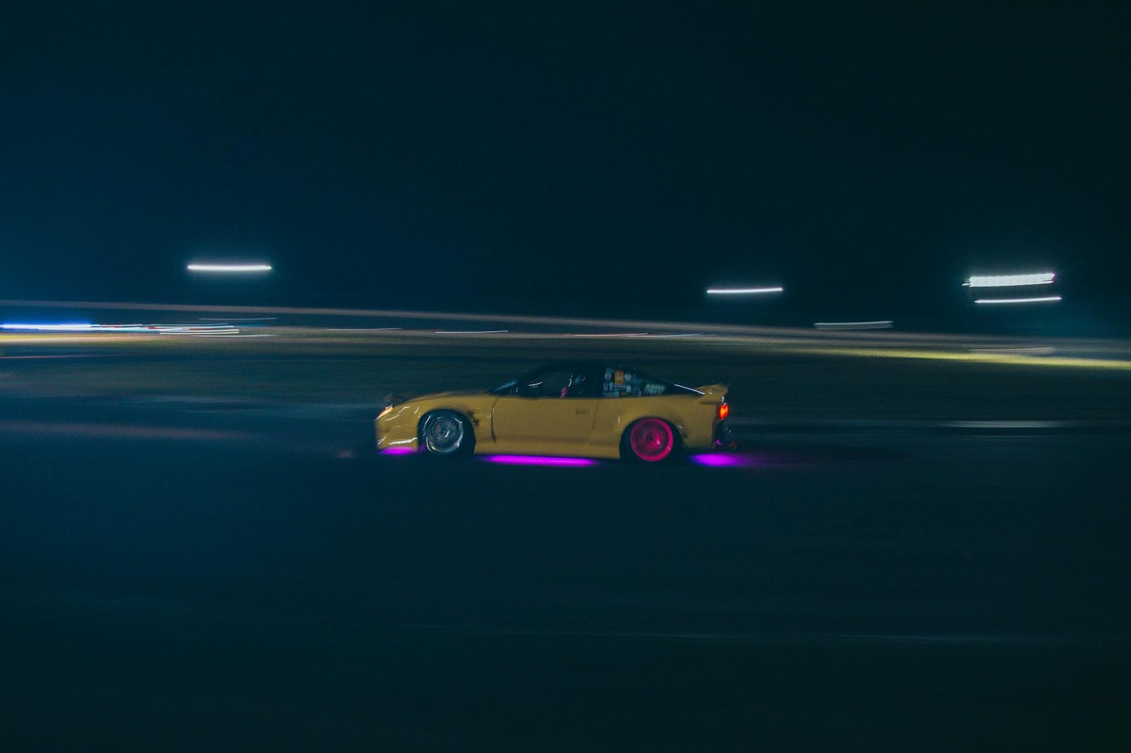 Para assistir no automobilismo em 2026, foque nas grandes mudanças regulamentares da Fórmula 1, o avanço da eletrificação em