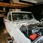 Para comprar peças para carros clássicos, você pode buscar em lojas especializadas online e físicas, feiras de veículos antig