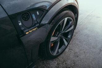 Para os principais carros mais desejados pelos brasileiros para 2026, as tendências apontam para veículos elétricos e híbrido