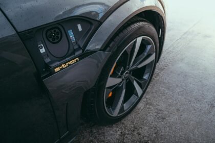 Para os principais carros mais desejados pelos brasileiros para 2026, as tendências apontam para veículos elétricos e híbrido