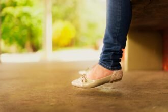 Sapatos Coringa: Os Modelos Essenciais que Combinam com Qualquer Roupa e Elevam Seu Estilo — quais os sapatos que combinam co