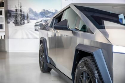 Para as tendências do mercado automotivo no Brasil em 2026, espera-se uma forte aceleração da eletrificação com mais modelos