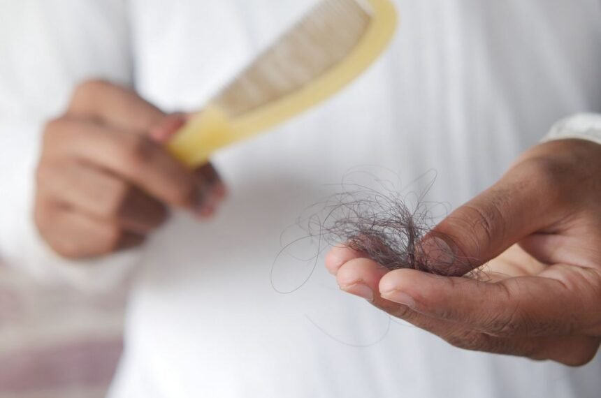 Whey protein faz o cabelo cair? Entenda se é mito ou verdade